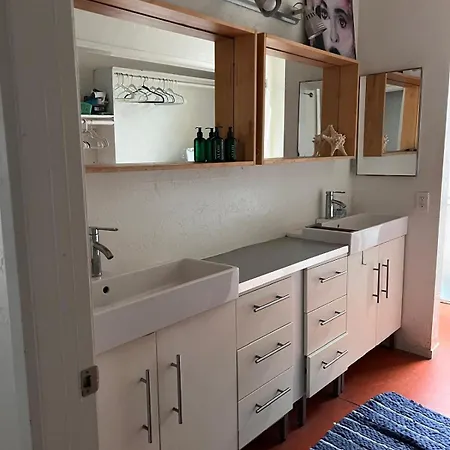 Ocean Front Vortex Female Hostel Private Rooms Free Bikes-2